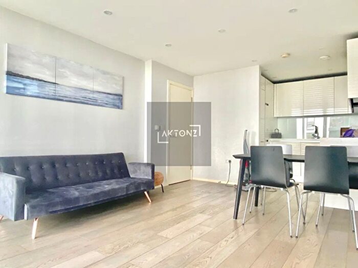 1 Bedroom Flat For Sale In Central Street, St Luke's, London, EC1V