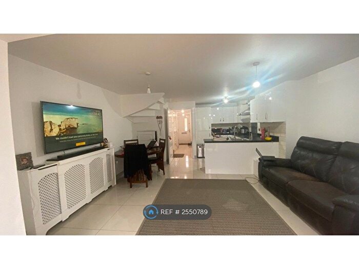 4 Bedroom Terraced House To Rent In Burroughs Drive, Dartford, DA1