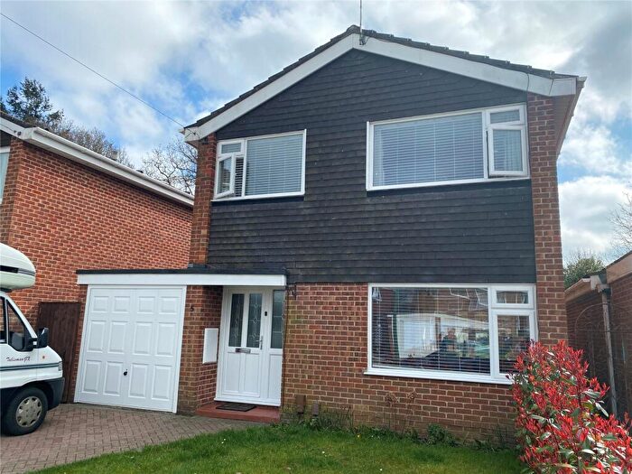 3 Bedroom Detached House For Sale In Graycot Close, Kinson, Bournemouth, Dorset, BH10