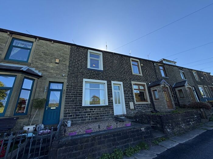 3 Bedroom Terraced House For Sale In Walverden Road, Briercliffe, BB10