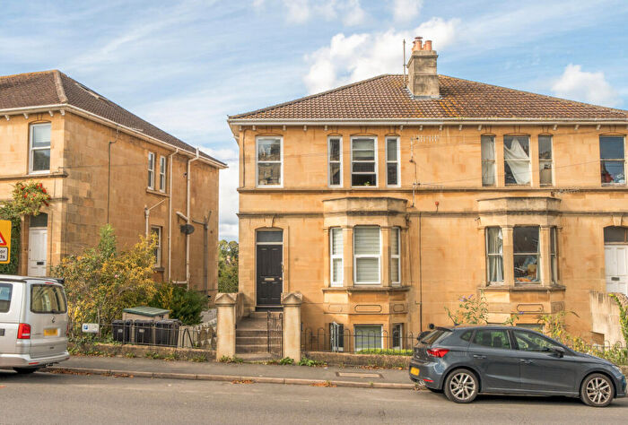 2 Bedroom Apartment For Sale In Lower Oldfield Park, Bath, Somerset, BA2