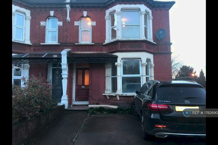2 Bedroom Flat To Rent In Charlton, London, SE7