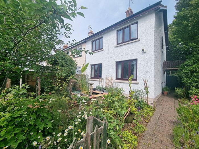 3 Bedroom Semi-Detached House For Sale In Cheddon Road, Taunton, TA2