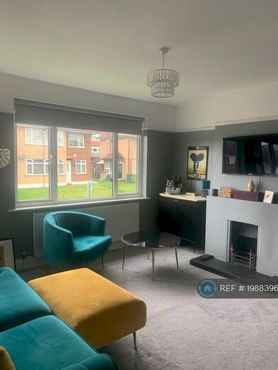 2 Bedroom Maisonette To Rent In Mount Court, West Wickham, BR4