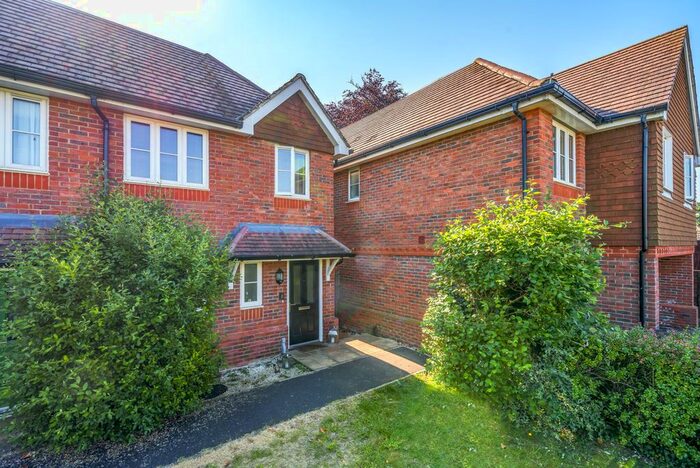 3 Bedroom End Of Terrace House To Rent In Marsh Close, Addlestone, Surrey, KT15