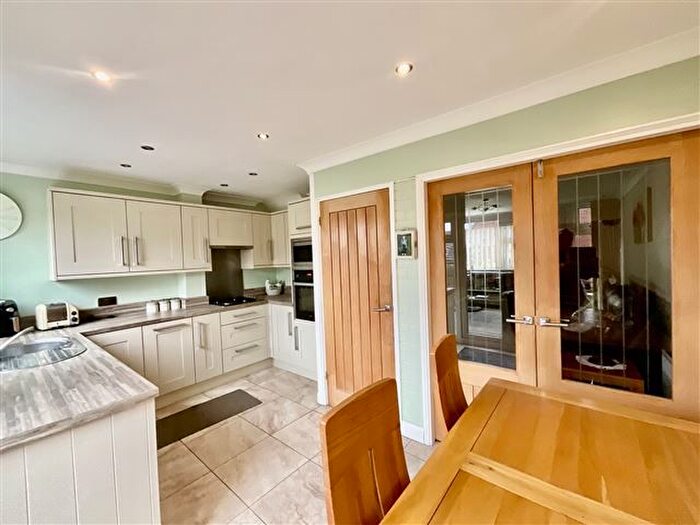 3 Bedroom Semi-Detached House For Sale In Moss Drive, Killamarsh, Sheffield, Derbyshire, S21