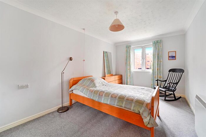 2 Bedroom Retirement Property For Sale In The Parade, Epsom, KT18