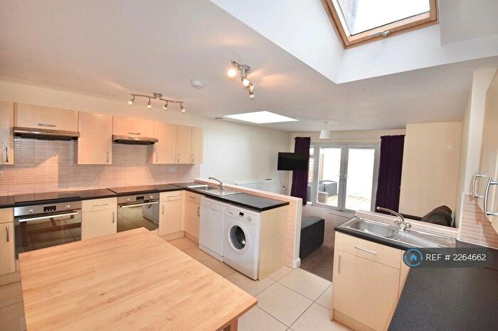 8 Bedroom Terraced House To Rent In Thesiger Street, Cardiff, CF24