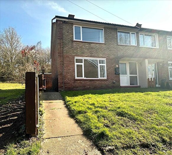 3 Bedroom Semi Detached House To Rent In Chapman Avenue, Scunthorpe, DN17