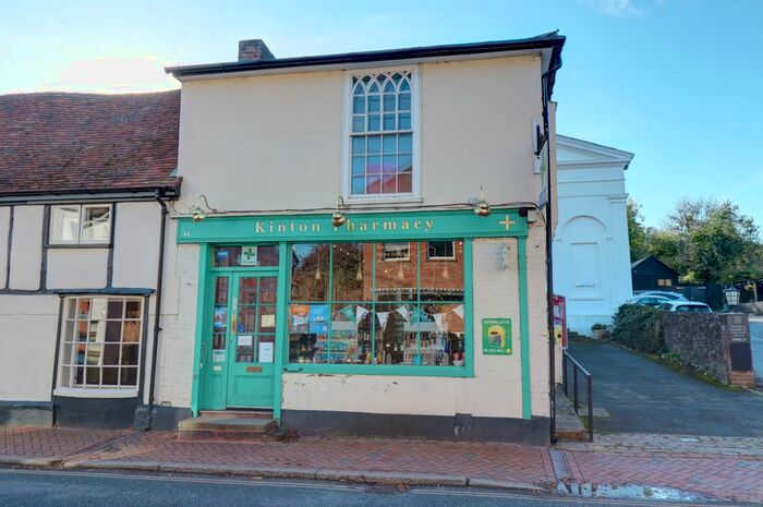 2 Bedroom Flat To Rent In High Street, Great Missenden, Buckinghamshire HP16