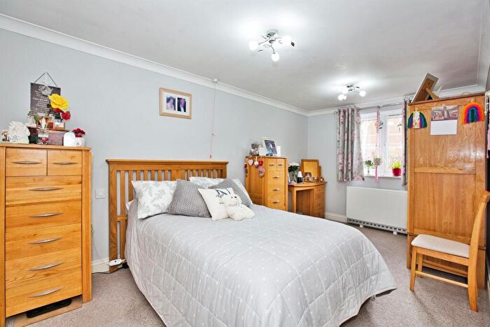 2 Bedroom Apartment For Sale In South Street, Yeovil, BA20