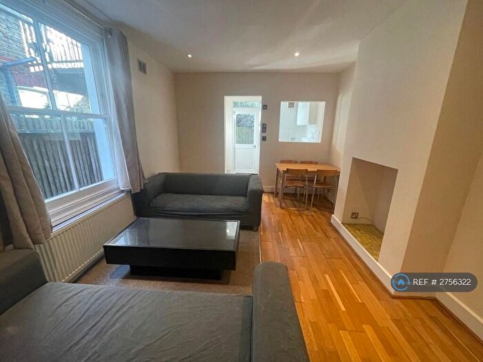 2 Bedroom Flat To Rent In Yukon Road, London, SW12