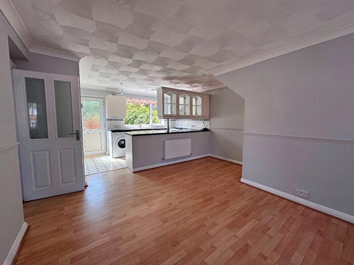 2 Bedroom Flat To Rent In Scott Avenue, Rainham, ME8