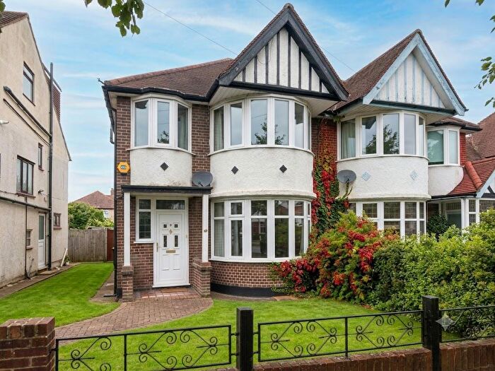 3 Bedroom Semi Detached House For Sale In Hale Drive, Mill Hill, NW7