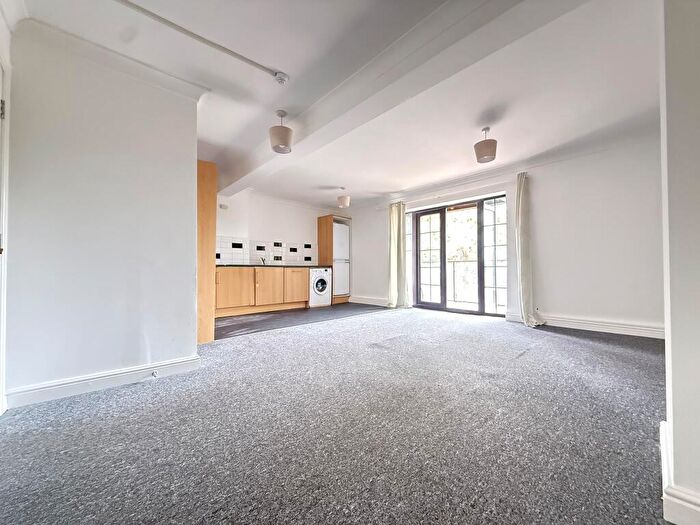2 Bedroom Flat To Rent In Mounts Road, Greenhithe, DA9