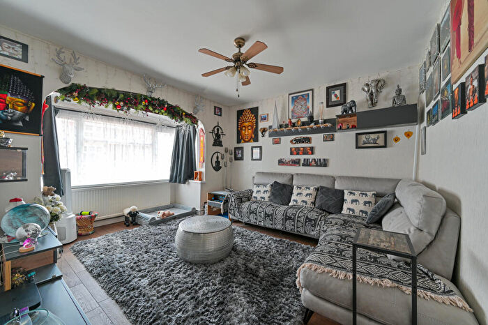 4 Bedroom Terraced House To Rent In Lyndhurst Road, Thornton Heath, CR7