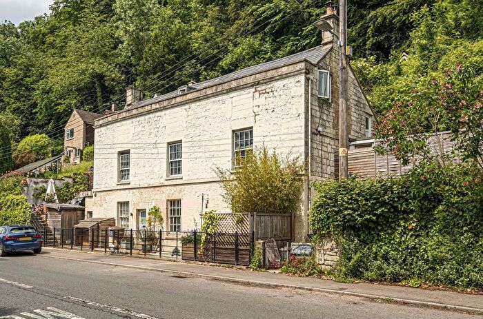 3 Bedroom Maisonette For Sale In St. Marys, Chalford, Stroud, Gloucestershire, GL6