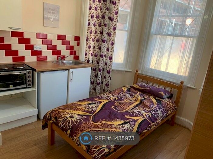 Studio To Rent In Bury Road, London, N22