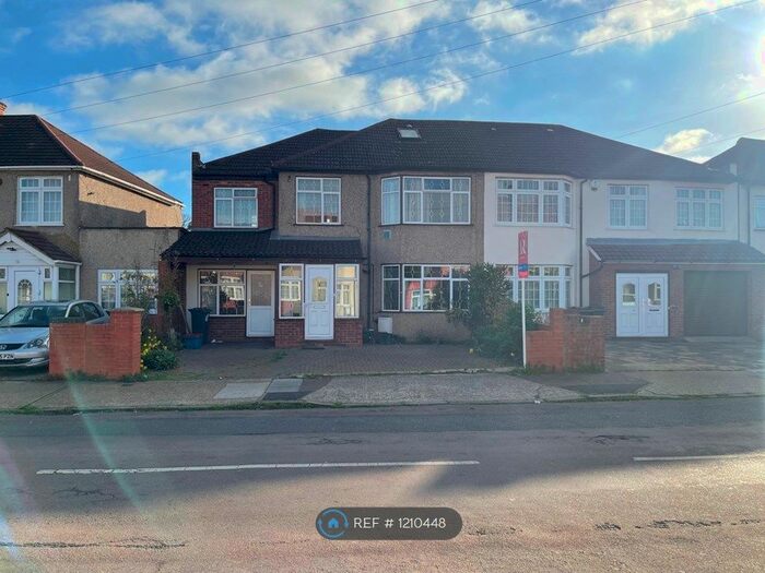 Studio To Rent In Bath Road, Hounslow, TW4