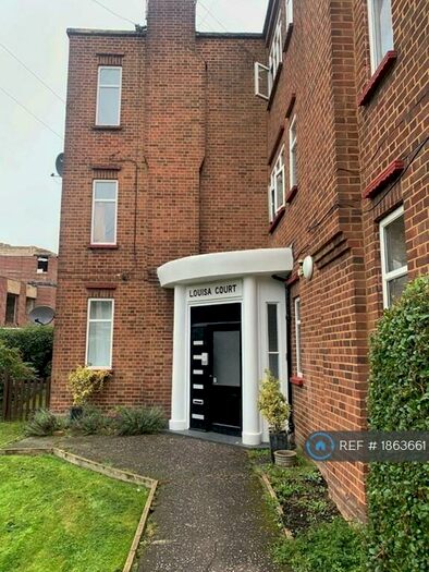 3 Bedroom Flat To Rent In Louisa Court, London, N11