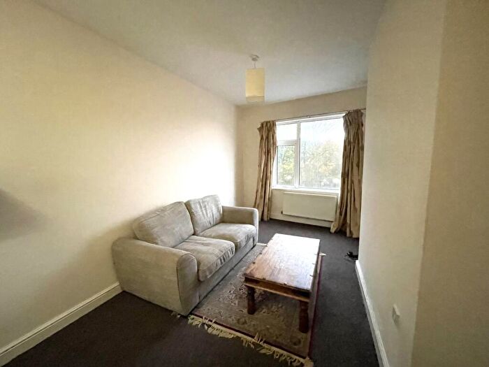 2 Bedroom Flat To Rent In Clough Road, Hull, HU6