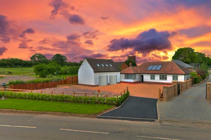 3 Bedroom Detached Bungalow For Sale In Orlingbury Road, NN14