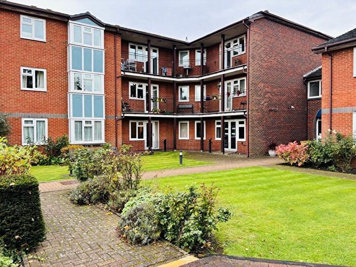 1 Bedroom Flat For Sale In Fairbanks Lodge, Furzehill Road, Borehamwood, WD6
