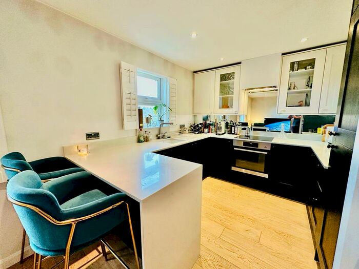 2 Bedroom Flat To Rent In Railway Street, Hertford, SG14