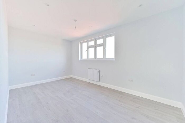 1 Bedroom Flat To Rent In Central Road, Morden, SM4