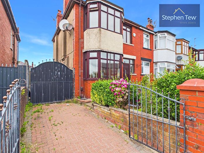 3 Bedroom Semi Detached House For Sale In Torquay Avenue, Blackpool, FY3