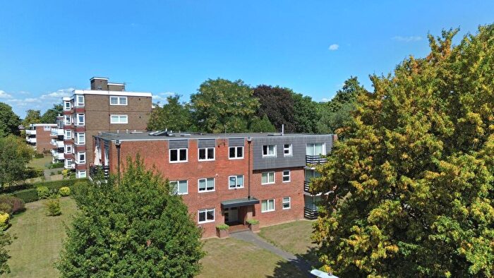 2 Bedroom Apartment For Sale In Parkmore Close, Woodford Green, IG8