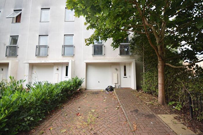 4 Bedroom Terraced House To Rent In Aviation Avenue, Hatfield, AL10