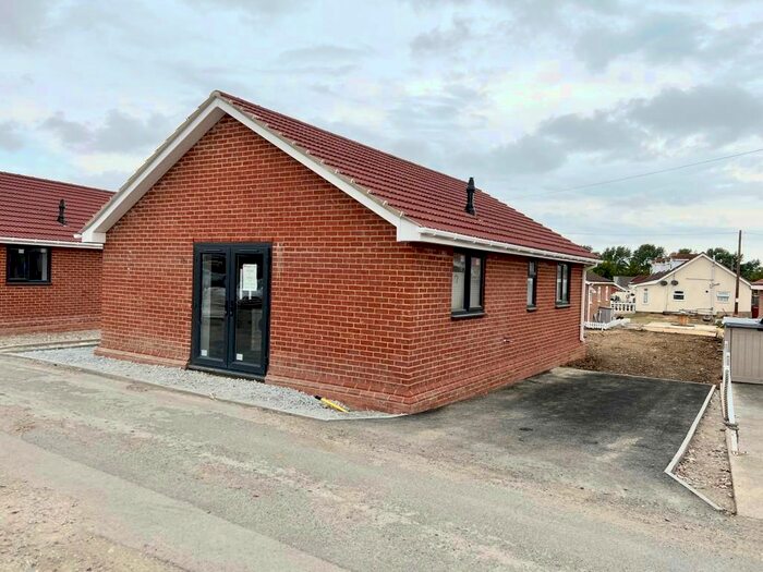 2 Bedroom Bungalow To Rent In Saddlebrook Park, Leysdsown-On-Sea, ME12