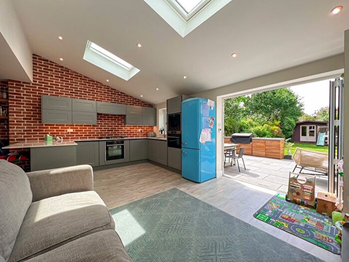 1 Bedroom Semi-Detached House For Sale In Merton Way, West Molesey, KT8
