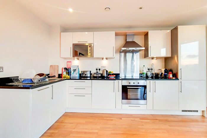 1 Bedroom Apartment To Rent In Trinity Tower, Quadrant Walk, E14
