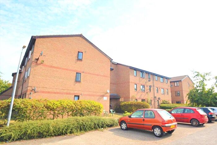 1 Bedroom Flat To Rent In Sandon Close, Rochford, SS4