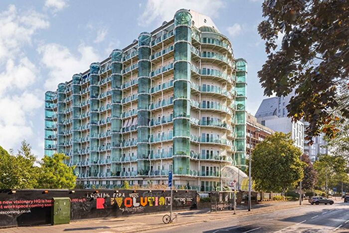 2 Bedroom Flat For Sale In Uxbridge Road, Ealing, W5