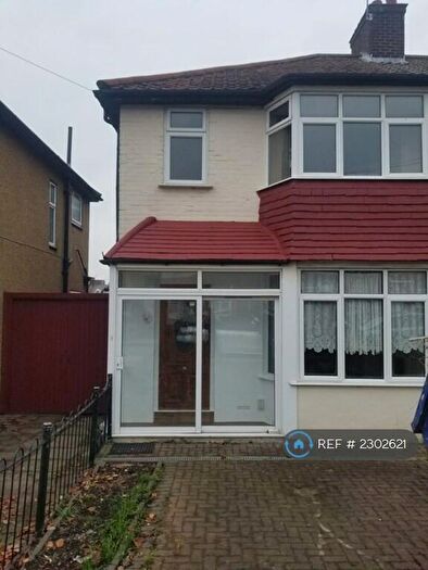3 Bedroom Semi-Detached House To Rent In Manor Way, London, NW9