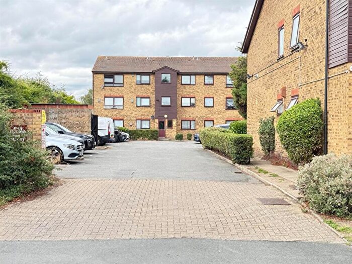 2 Bedroom Flat For Sale In Essex Road, Chadwell Heath, RM6