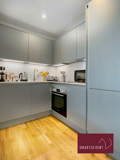 1 Bedroom Flat To Rent In Turks Head Court, - Turks Head, Windsor, SL4