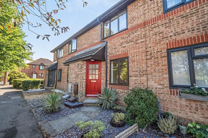 2 Bedroom Terraced House For Sale In Hayes Road, Stone, Kent, DA9