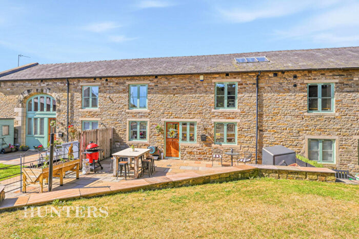 3 Bedroom Barn Conversion For Sale In Birchinley Lane, Milnrow, OL16
