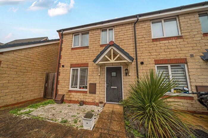 2 Bedroom End Of Terrace House For Sale In Foxglove Way, Didcot, Oxfordshire, OX11