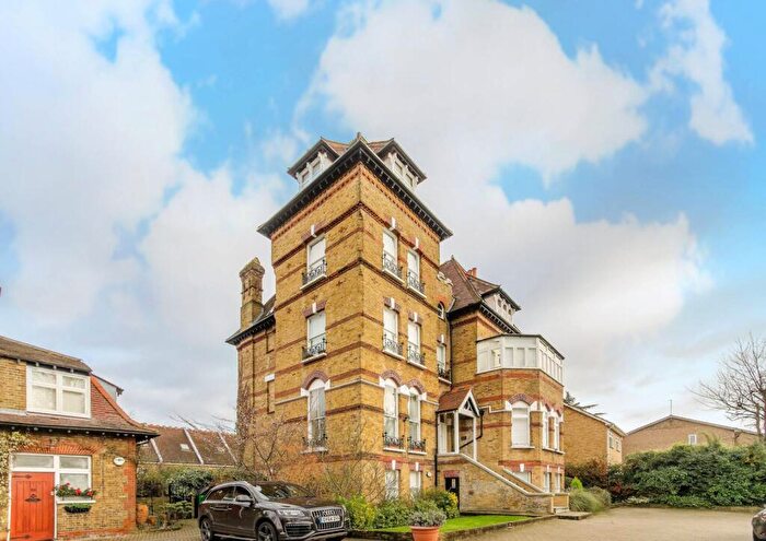 2 Bedroom Flat For Sale In Beulah Hill, Crystal Palace, London, SE19
