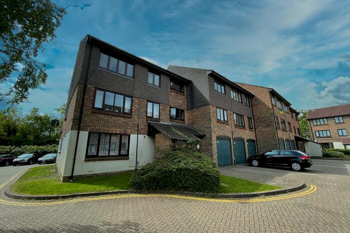 1 Bedroom Flat To Rent In West Green, Crawley, RH10