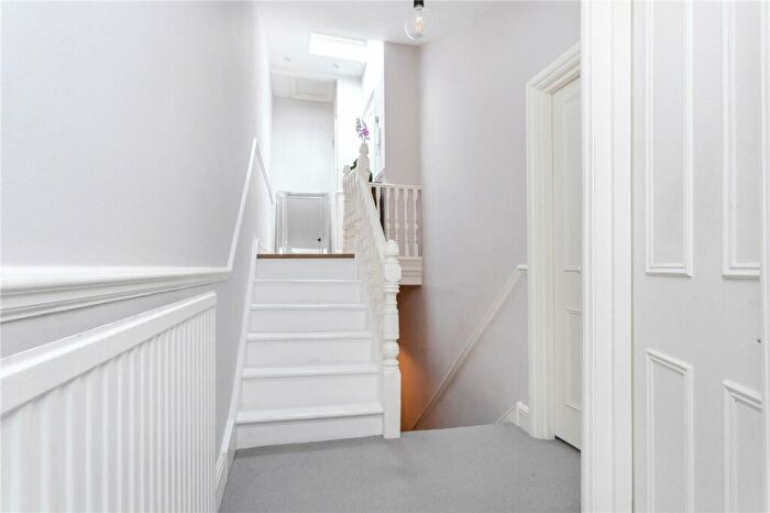2 Bedroom Apartment To Rent In Sotheby Road, London, N5