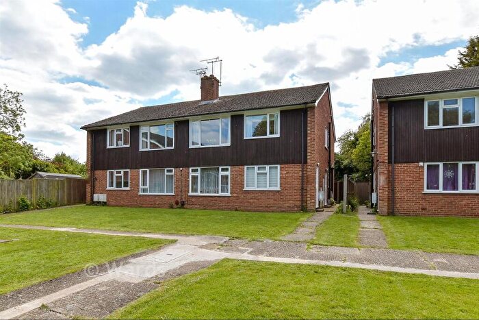 2 Bedroom Maisonette For Sale In Raymond Avenue, Canterbury, Kent, CT1