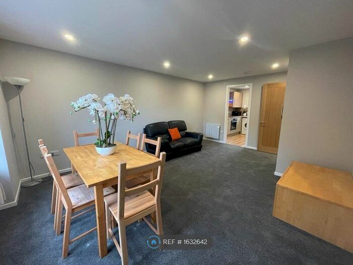 2 Bedroom Flat To Rent In Parkside Terrace, Edinburgh, EH16