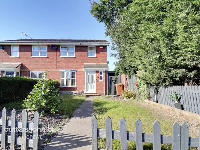 3 Bedroom Semi-Detached House For Sale In Parkers Road, Crewe, CW1