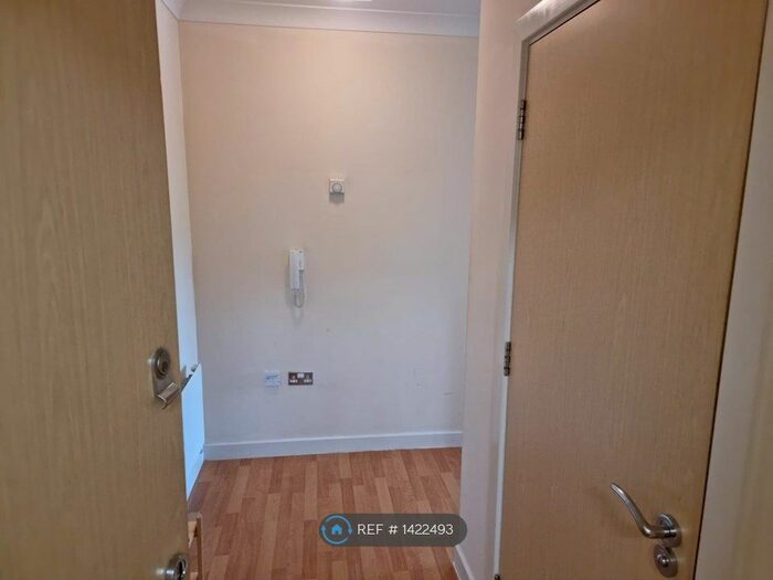 2 Bedroom Flat To Rent In Rotary Way, Colchester, CO3